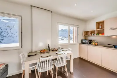 Cuisine ou kitchenette dans l'établissement Résidence Armaillis - Appartement rénové, vue lac MAE-6349