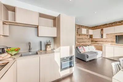 Cuisine ou kitchenette dans l'établissement Résidence Armaillis - Appartement rénové, vue lac MAE-6349