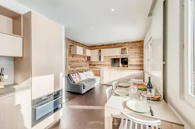 Cuisine ou kitchenette dans l'établissement Résidence Armaillis - Appartement rénové, vue lac MAE-6349