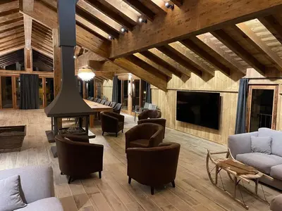 Coin salon dans l'établissement Alpine Chalet with Spa and pets