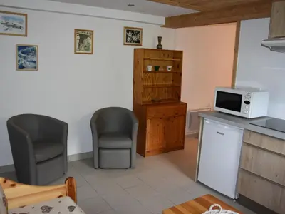Cuisine ou kitchenette dans l'établissement Chalet paisible avec terrasse et animaux admis, 4 pers. - FR-1-464-184