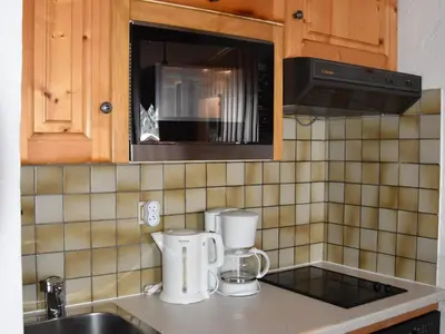 Cuisine ou kitchenette dans l'établissement Appartement cosy 2 pièces au centre, balcon, 4 pers - FR-1-464-185