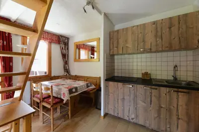 Cuisine ou kitchenette dans l'établissement Résidence Onyx - Appartement spacieux et chaleureux · Skis aux pieds · Vue pistes · Avec mezzanine MAE-3354