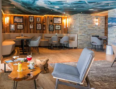 Coin salon dans l'établissement Hôtel VoulezVous by Les Etincelles