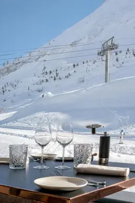 L'établissement Hôtel VoulezVous by Les Etincelles en hiver