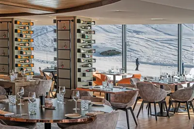 Coin salon dans l'établissement Hôtel VoulezVous by Les Etincelles