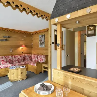Résidence Pierre De Soleil - Appartement chaleureux et rénové · Skis aux pieds MAE-3575