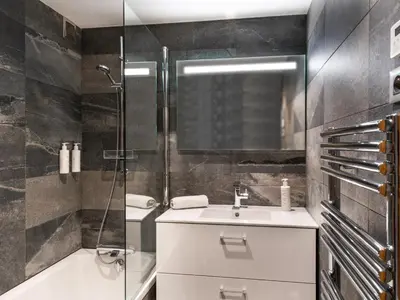 Salle de bains dans l'établissement Hôtel Ski Lodge - Chambres & Appartements - Village Montana