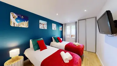 Télévision ou salle de divertissement dans l'établissement Élégant et Moderne avec Vue Montagne au Coeur de Paradiski - Garage - 8pers - 90m2 - Sabaudinha