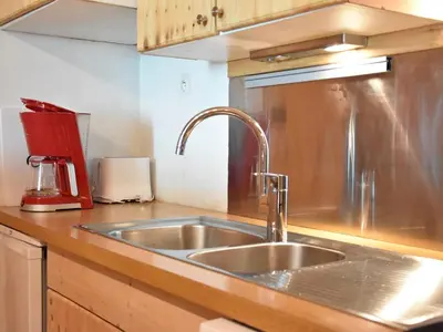 Cuisine ou kitchenette dans l'établissement Appartement en centre-ville, proche des pistes, 4 personnes - FR-1-464-191
