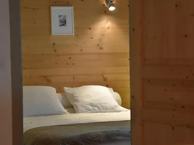 Un ou plusieurs lits dans un hébergement de l'établissement Appartement en centre-ville, proche des pistes, 4 personnes - FR-1-464-191