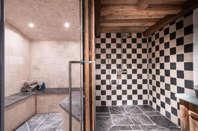 Salle de bains dans l'établissement Chalet Ruitor, chalet 500 m2 luxueux de caractère