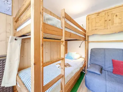 Un ou plusieurs lits dans un hébergement de l'établissement Studio Les Grandes Platières - Val Claret-27 by Interhome