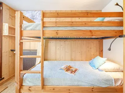 Un ou plusieurs lits dans un hébergement de l'établissement Studio Les Grandes Platières - Val Claret-27 by Interhome
