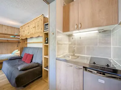 Cuisine ou kitchenette dans l'établissement Studio Les Grandes Platières - Val Claret-27 by Interhome