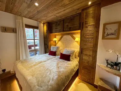 Un ou plusieurs lits dans un hébergement de l'établissement Arc 1950 appt luxe 2-4pers -skis aux pieds-SPA-piscines intérieure et extérieure-sauna-hammam