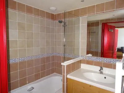 Salle de bains dans l'établissement Les Alpages location appartement 202