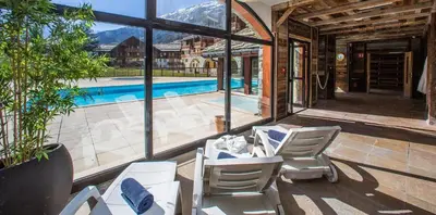Piscine de l'établissement Les Alpages location appartement 202 ou située à proximité