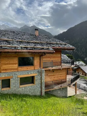Vue générale sur la montagne ou vue sur la montagne depuis le chalet