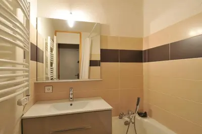 Salle de bains dans l'établissement LA PLAGNE Appartement 2 pièces 30m² à BELLE-PLAGNE