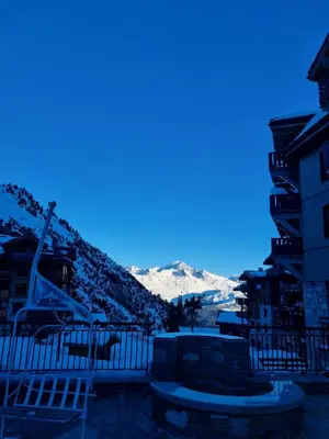 Vue générale sur la montagne ou vue sur la montagne depuis l'appartement