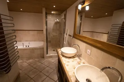 Salle de bains dans l'établissement Chalet Artemisia Vallandry Paradiski