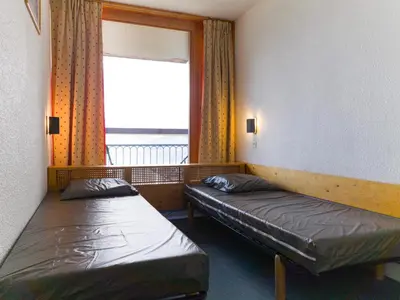Un ou plusieurs lits dans un hébergement de l'établissement Appartement 2 pièces pour 6 pers. aux Arcs 1800, balcon exposé Ouest - FR-1-411-720