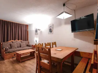 Télévision ou salle de divertissement dans l'établissement Appartement 2 pièces 6 pers. au cœur des Arcs 1800 avec Wifi - FR-1-411-712