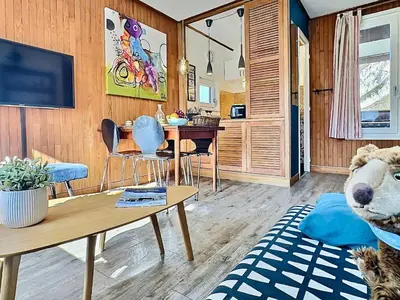 Télévision ou salle de divertissement dans l'établissement Beau 2 Pièces rénové, balcon, proche pistes, 4 pers - FR-1-411-727