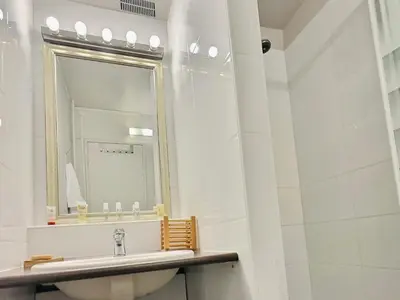 Salle de bains dans l'établissement Beau 2 Pièces rénové, balcon, proche pistes, 4 pers - FR-1-411-727