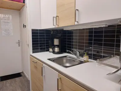 Cuisine ou kitchenette dans l'établissement Studio rénové pour 4 pers, Arc 1800, proche pistes & commerces - FR-1-411-737