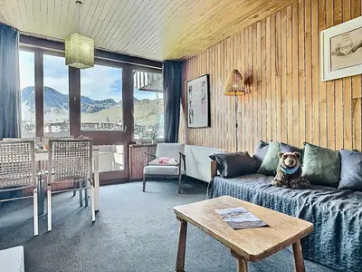 Coin salon dans l'établissement Appartement 2 pièces, 4 personnes, proche pistes, animaux acceptés - FR-1-411-775