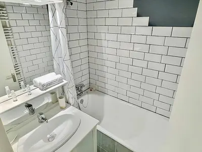 Salle de bains dans l'établissement Appartement 2 pièces, 4 personnes, proche pistes, animaux acceptés - FR-1-411-775