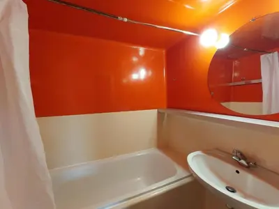 Salle de bains dans l'établissement Appartement skis aux pieds 5 pers, balcon, wifi - FR-1-411-780