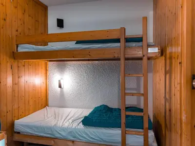 Un ou plusieurs lits dans un hébergement de l'établissement Appartement 2 pièces pour 6 personnes, animaux admis, Arc 1800 - FR-1-411-783