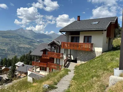 Vue générale sur la montagne ou vue sur la montagne depuis l'appartement