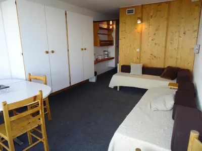 Cuisine ou kitchenette dans l'établissement Appartement 2 pièces pour 5 au centre d'Arc 1800, pied des pistes, animaux admis - FR-1-411-785