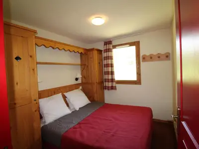 Un ou plusieurs lits dans un hébergement de l'établissement Appartement 4 pers. pied des pistes avec piscine et parking, Lanslebourg-Val Cenis - FR-1-508-251