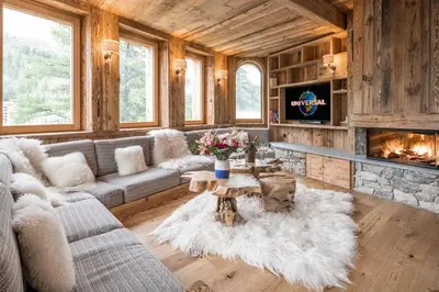 Télévision ou salle de divertissement dans l'établissement Madame Vacances Chalet Inuit