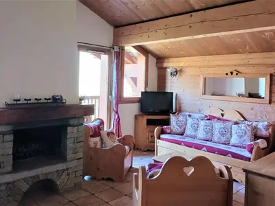 Télévision ou salle de divertissement dans l'établissement Spacieux appartement montagne, 8 pers, piscine & parking - FR-1-411-700