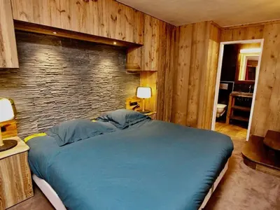 Un ou plusieurs lits dans un hébergement de l'établissement Appartement central Val d'Isère, ski aux pieds, 2 chambres, Wifi - FR-1-519-31