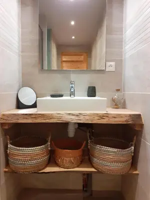 Salle de bains dans l'établissement Appartement chaleureux avec wifi de 10 personnes à Val-Cenis