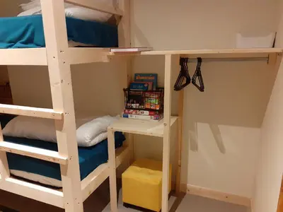 Un ou plusieurs lits superposés dans un hébergement de l'établissement Appartement chaleureux avec wifi de 10 personnes à Val-Cenis