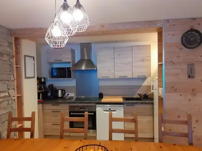 Cuisine ou kitchenette dans l'établissement Appartement chaleureux avec wifi de 10 personnes à Val-Cenis