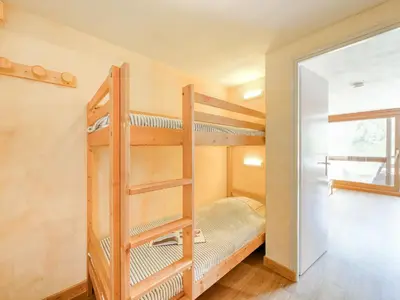 Un ou plusieurs lits dans un hébergement de l'établissement Studio Palafour - Le Lac-4 by Interhome