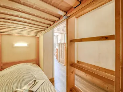 Un ou plusieurs lits dans un hébergement de l'établissement Studio Palafour - Le Lac-4 by Interhome