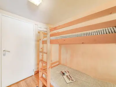 Un ou plusieurs lits dans un hébergement de l'établissement Studio Palafour - Le Lac-4 by Interhome