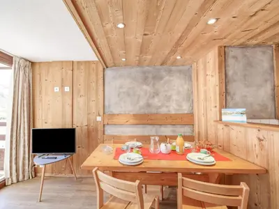 Télévision ou salle de divertissement dans l'établissement Studio Palafour - Le Lac-4 by Interhome