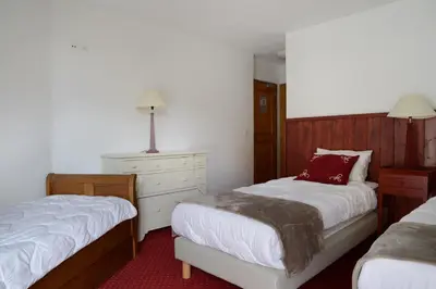 Un ou plusieurs lits dans un hébergement de l'établissement Goélia Les Chalets des Deux Domaines