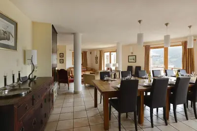 Coin salon dans l'établissement Goélia Les Chalets des Deux Domaines